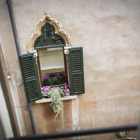 アパート Residenza Palazzo Brenzoni ヴェローナ